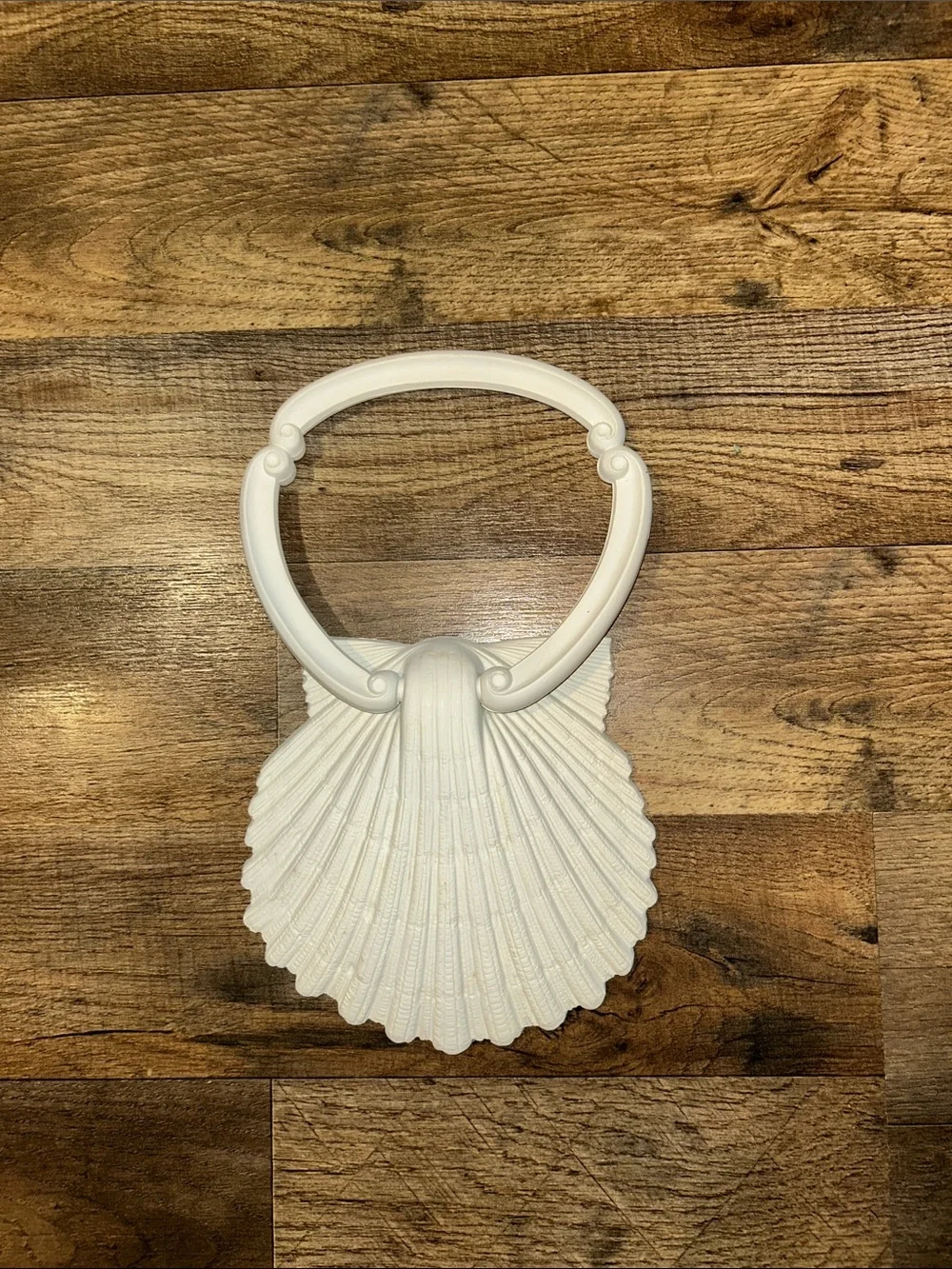 MCM Home Interiors White Seashell Wall Hook Decorative Towel Ring